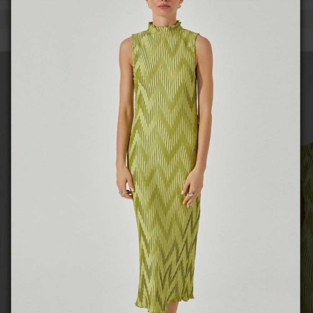 Astr Green Midi Dress